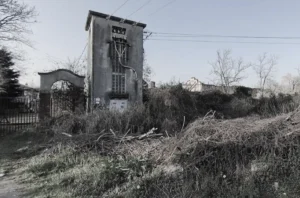 Cascina Assiano: una situazione di degrado che interpella le responsabilità pubbliche